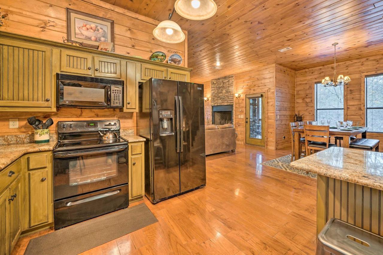 Broken Bow Cabin With Deck, Hot Tub And Fire Pit! Exterior photo